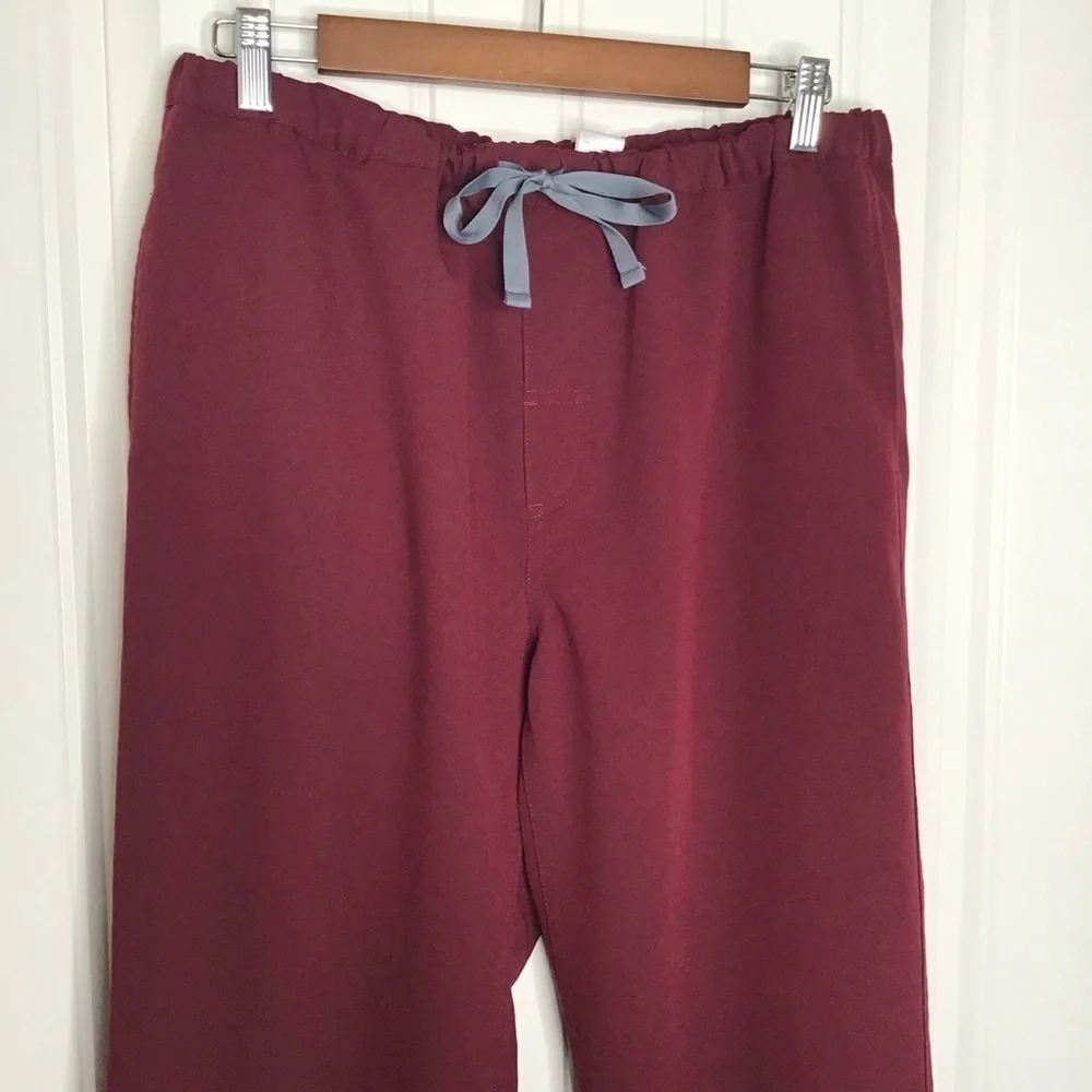 Figs Pisco Basic Scrub Pants in Burgundy Size Medium.